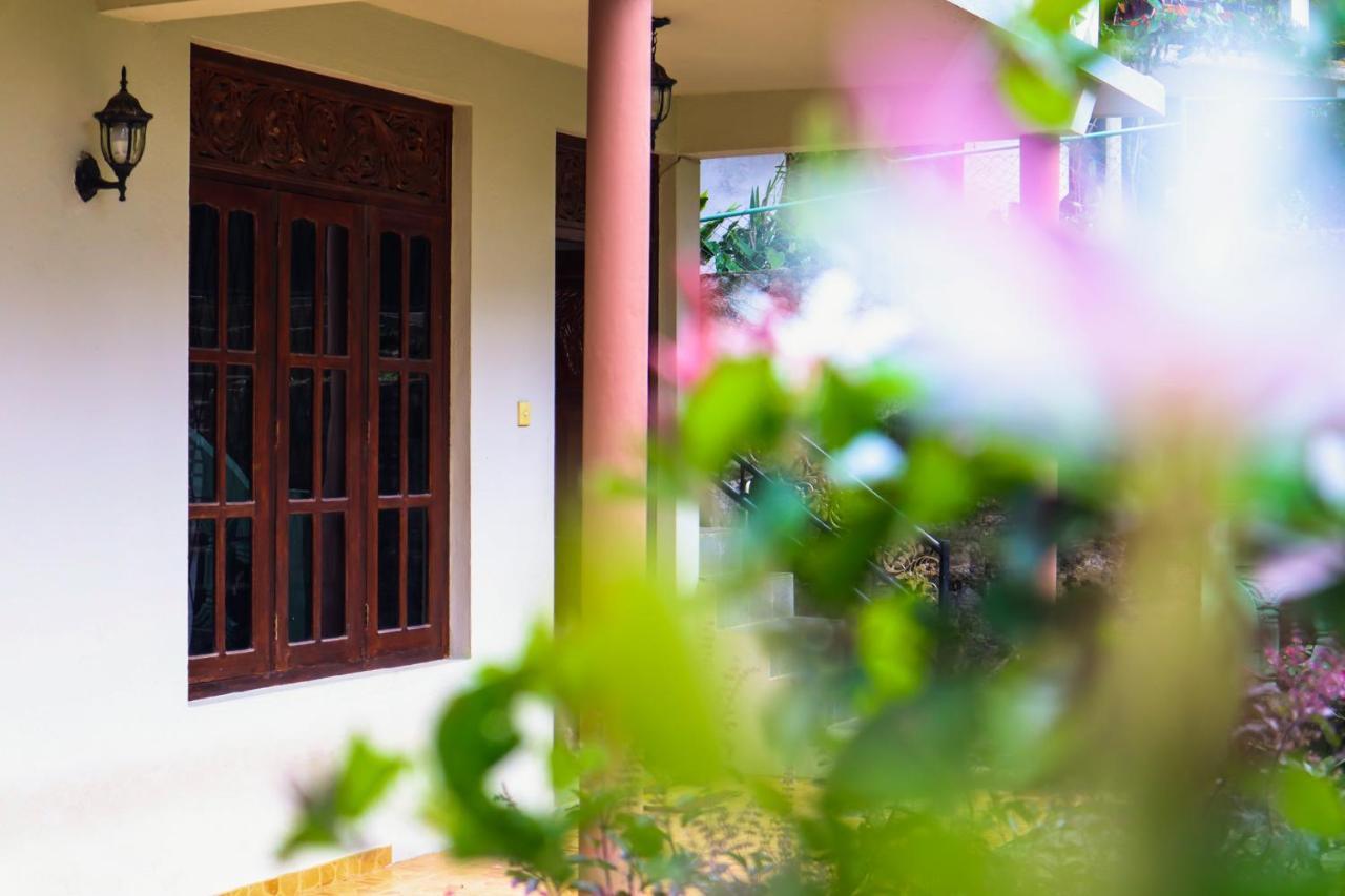 Sitha'S Heaven Bed & Breakfast เอลลา ภายนอก รูปภาพ