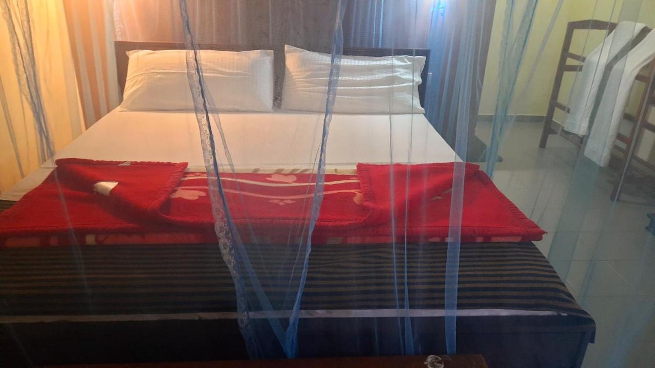 Sitha'S Heaven Bed & Breakfast เอลลา ภายนอก รูปภาพ