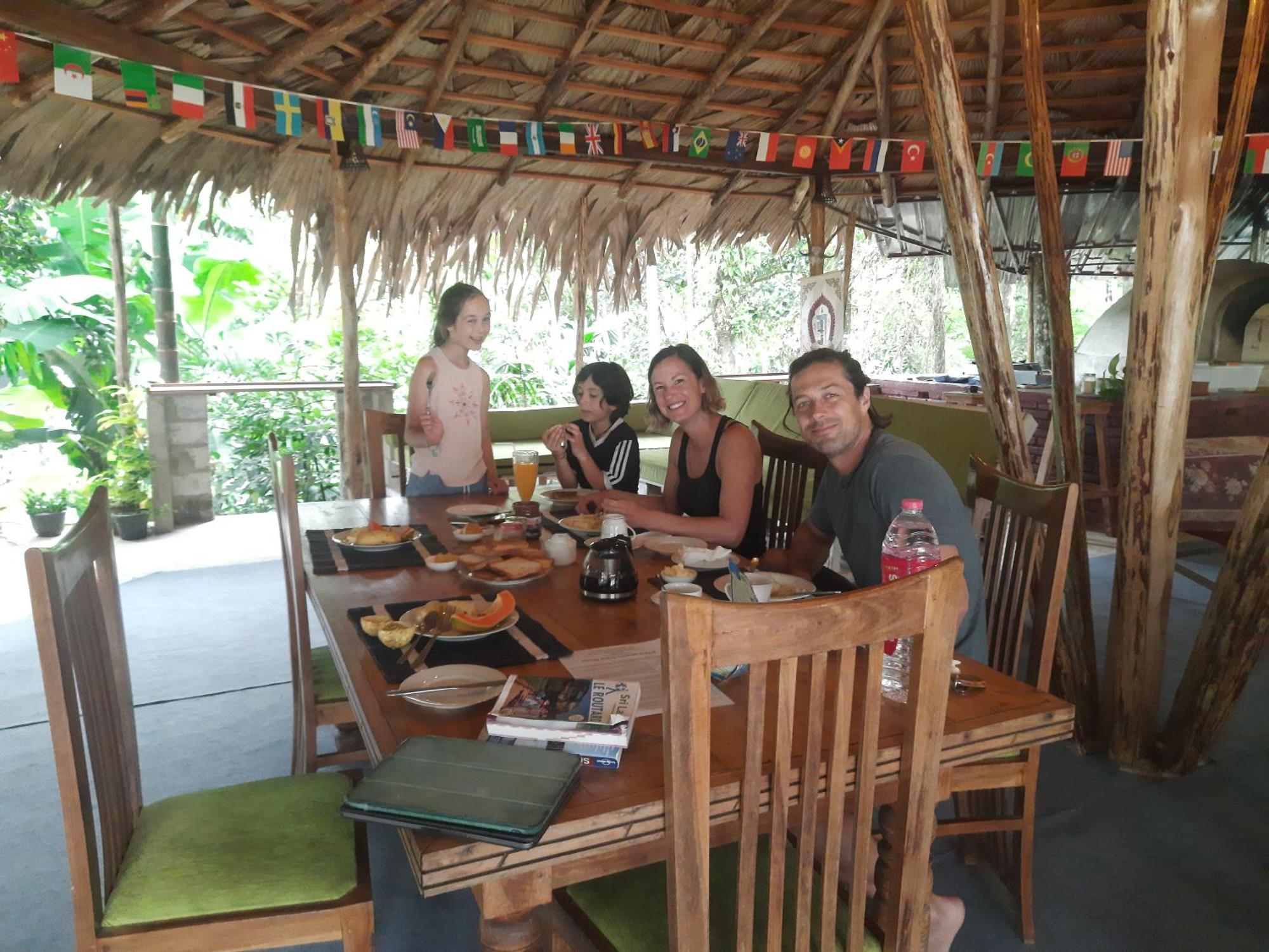 Sitha'S Heaven Bed & Breakfast เอลลา ภายนอก รูปภาพ